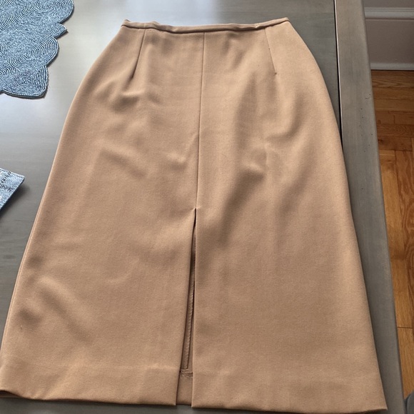 Vertigo Pencil Kirt with front slit in camel - Picture 4 of 4
